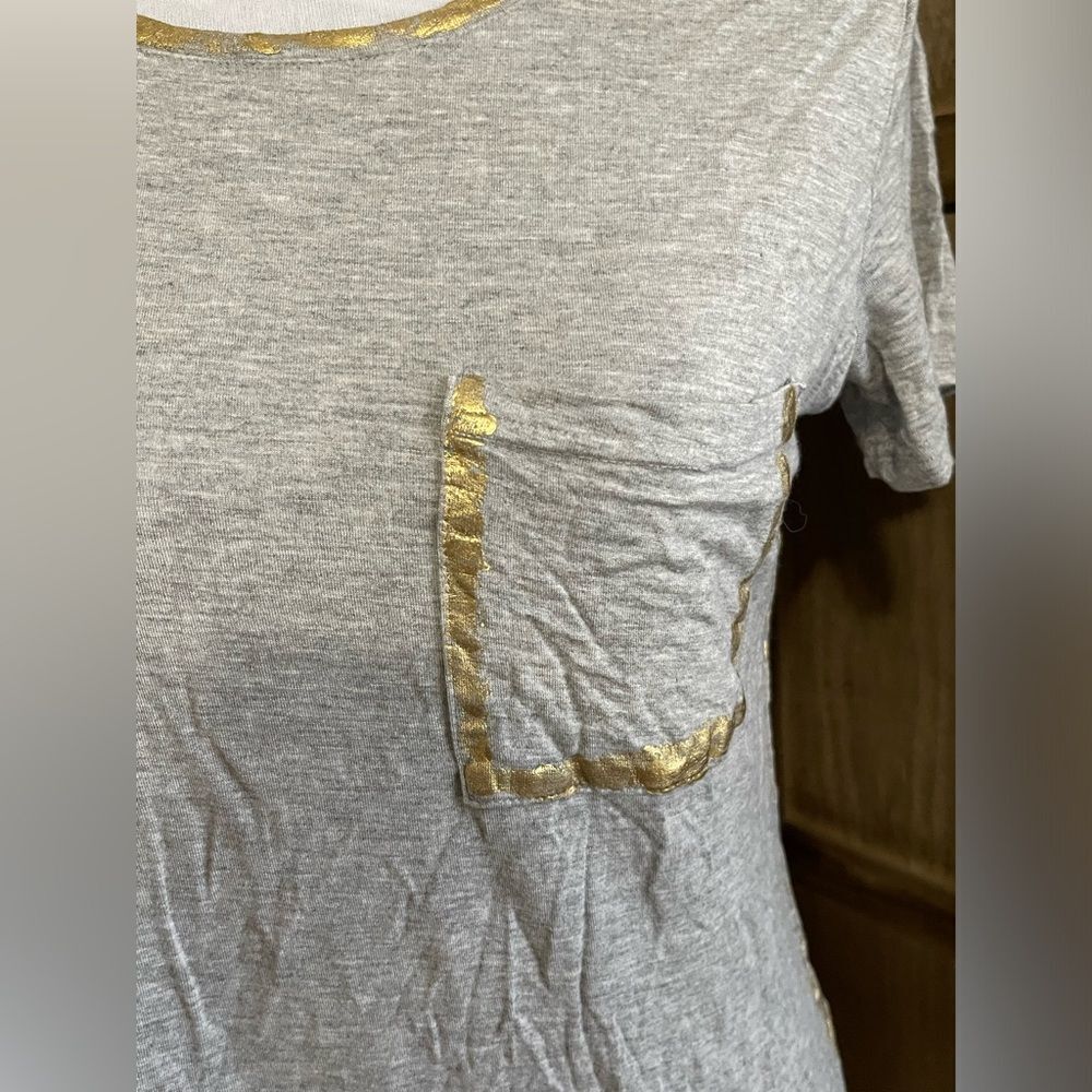Women’s Gray/Gold Trim Tee. - Picture 2 of 8
